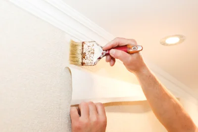 Pose de papier peint à Plounéventer — revêtements muraux et toiles de verre